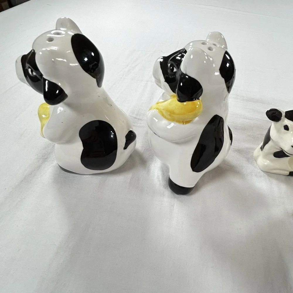 Vtg Cow Salt And Pepper Shakers 4 Napkin Holder Black And White Batter Catcher